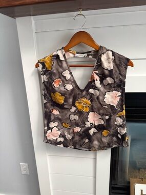 The Odell’s Floral V-Neck Sleeveless Top Charcoal Pink & Mustard Accents XS